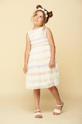 فستان كورين بأطراف دانتيل بألوان قوس قزح